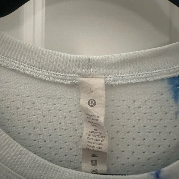 Lululemon Athletica Blue and White Short Sleeve Crop Tee - Picture 3 of 3